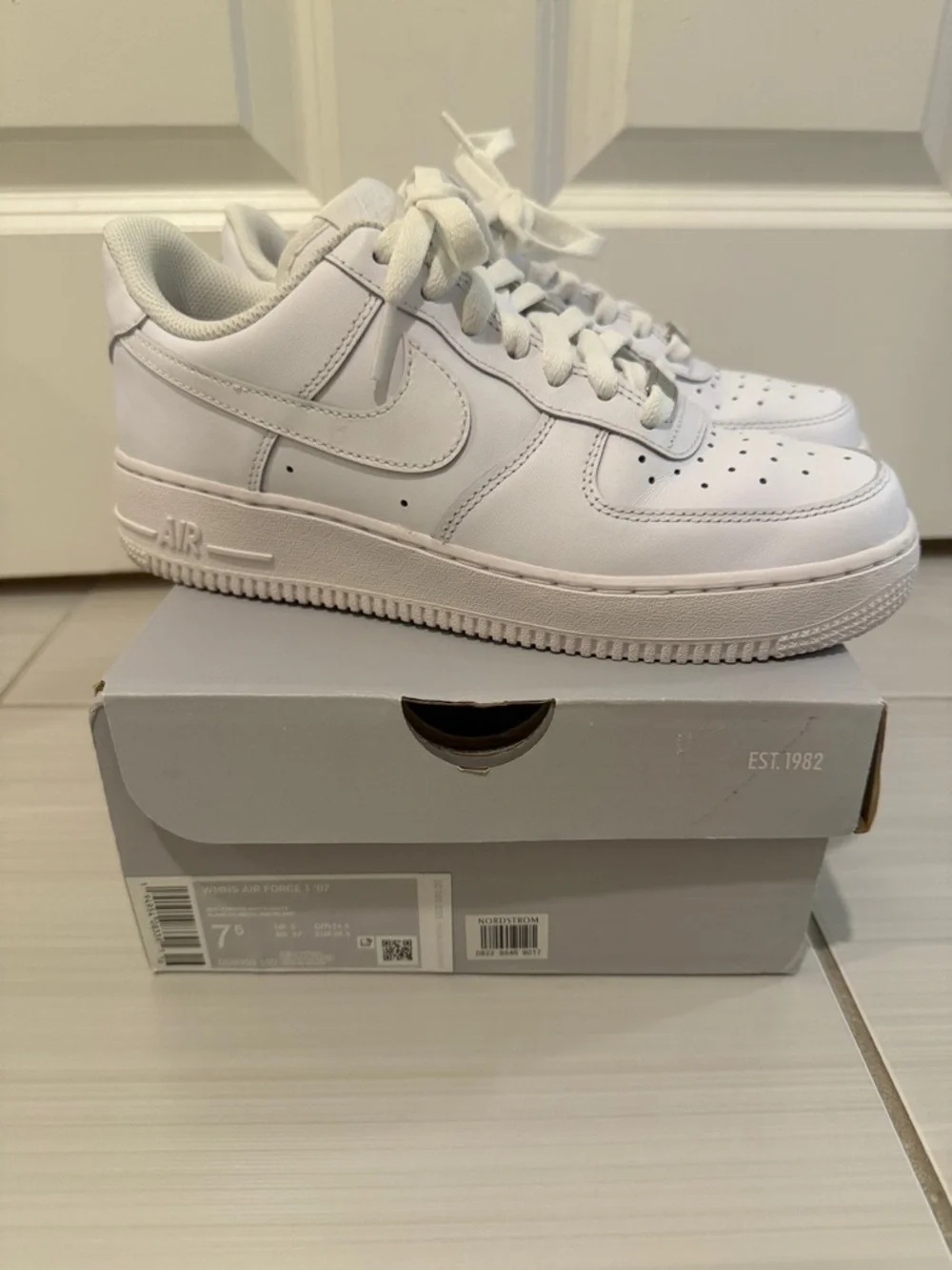 Nike women’s AF1 Air Force ones ‘07 - Picture 1 of 15